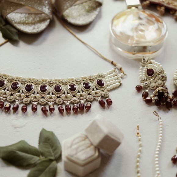 Indian Pakistani Bridal Jewelry Set, 5-Piece - Maroon / Pearl - Picture 7 of 11